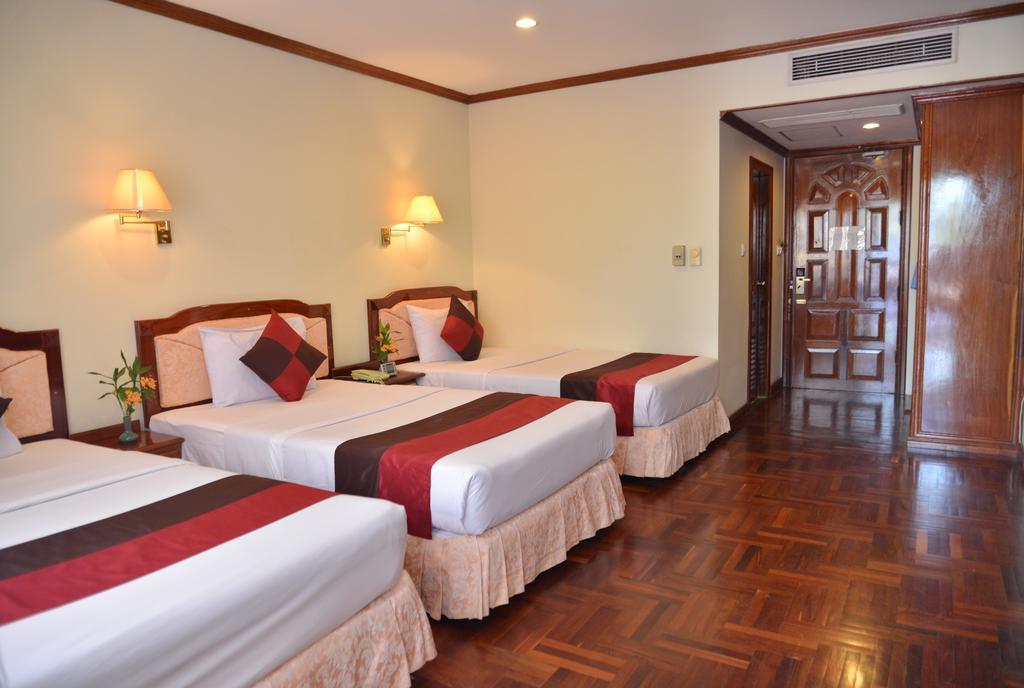 Angkor Hotel Siem Reap Exterior foto